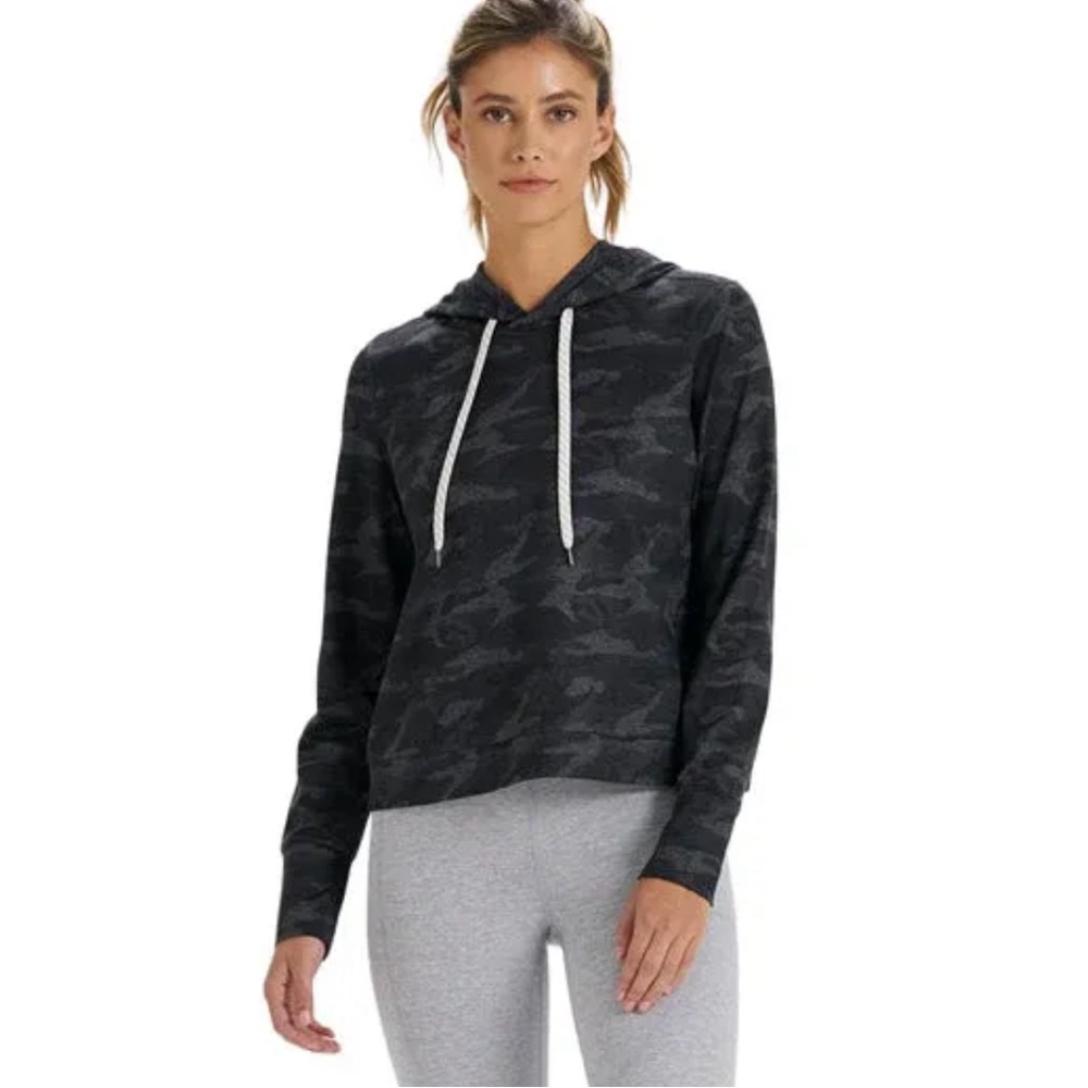 Vuori Halo Essential Hoodie in Black Camo, Size M